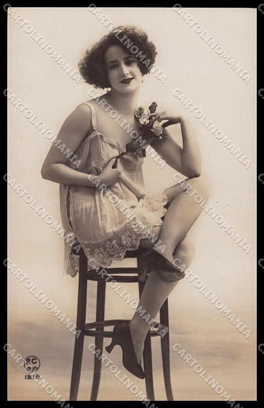 French Risque Woman PC Paris 1219 Stocking Original RPPC postcard ZG5402 – fronte