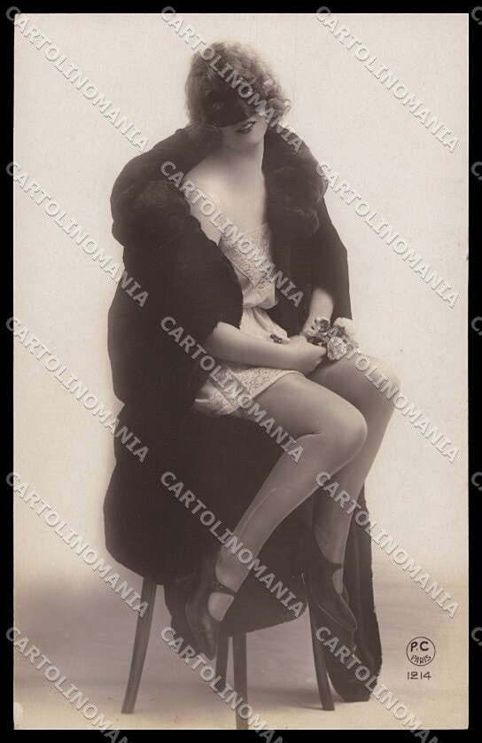 French Risque Woman PC Paris 1214 Stocking Original RPPC postcard ZG5406 – fronte