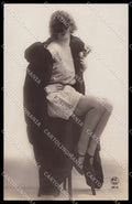 French Risque Woman PC Paris 1214 Stocking Original RPPC postcard ZG5407 – fronte