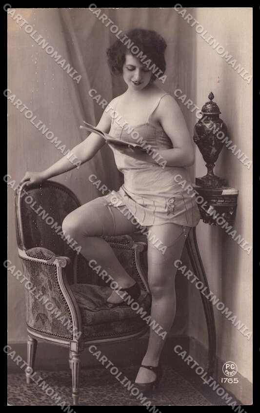 French Risque Woman PC Paris 1765 Stocking Original RPPC postcard ZG5416 – fronte