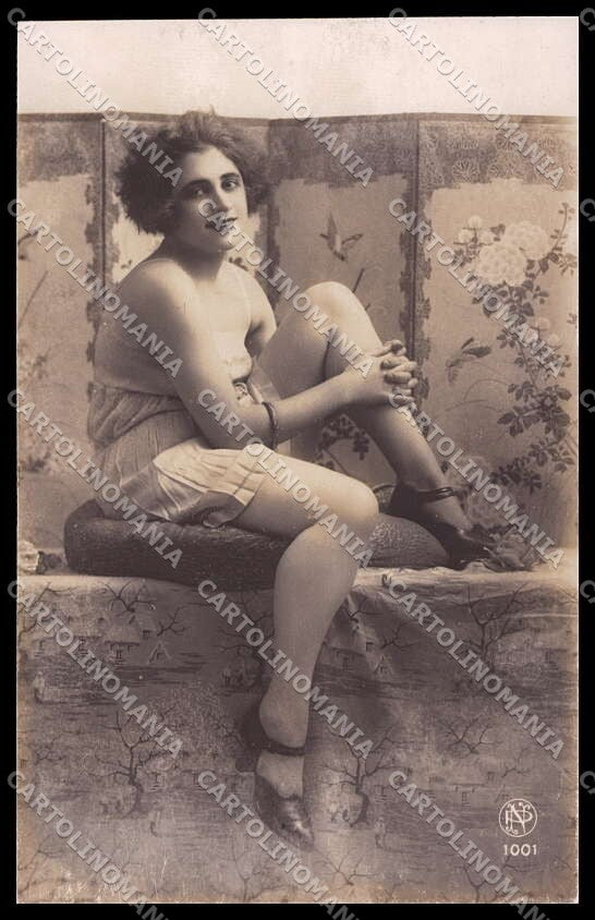 French Risque Woman NP 1001 Stocking Original RPPC postcard ZG5420 – fronte