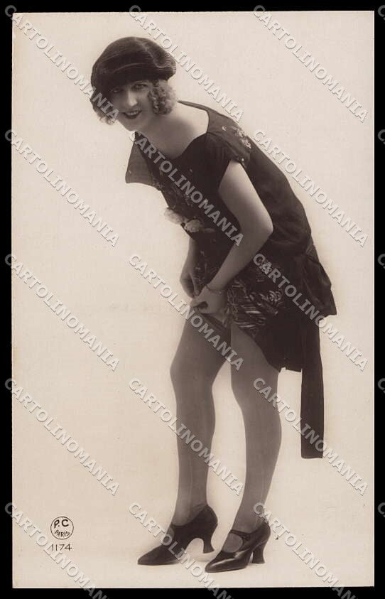 French Risque Woman PC Paris 1174 Stocking Original RPPC postcard ZG5442 – fronte