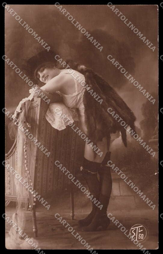 French Risque Woman STL 30 Stocking Original RPPC postcard ZG5444 – fronte