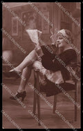 French Risque Woman Serie 723 Stocking Original RPPC postcard ZG5446 – fronte