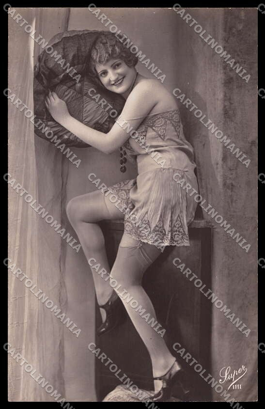 French Risque Woman Super 1111 Stocking Original RPPC postcard ZG5447 – fronte