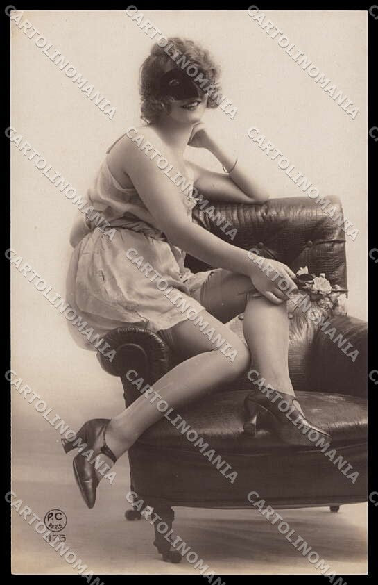 French Risque Woman PC Paris 1176 Stocking Original RPPC postcard ZG5460 – fronte