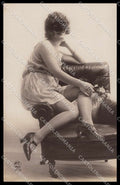 French Risque Woman PC Paris 1176 Stocking Original RPPC postcard ZG5460 – fronte
