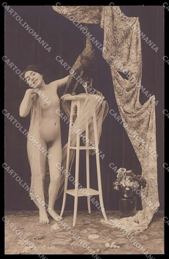French Risque Nude Woman Original RPPC postcard ZG5569 – fronte