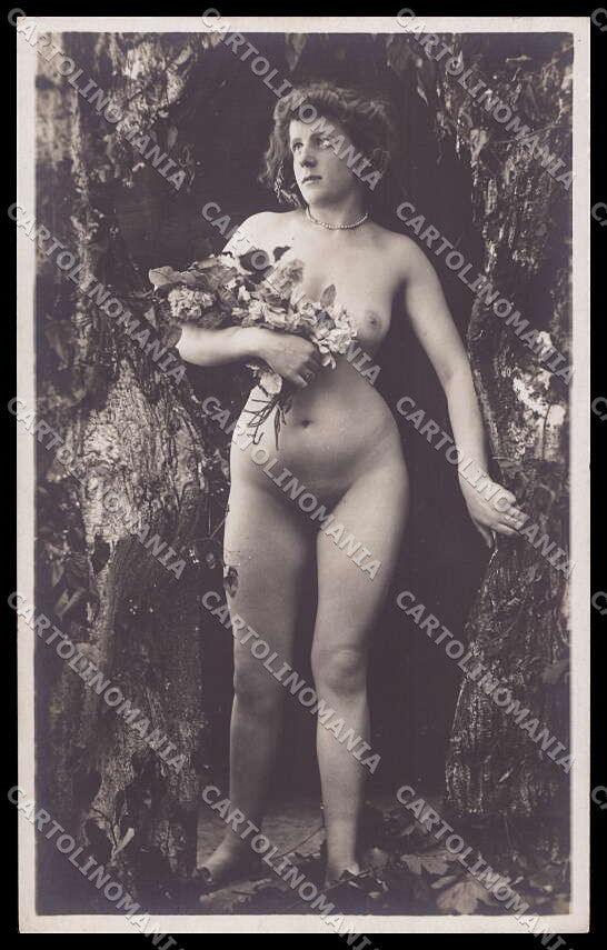 French Risque Nude Woman Original RPPC postcard ZG5592 – fronte