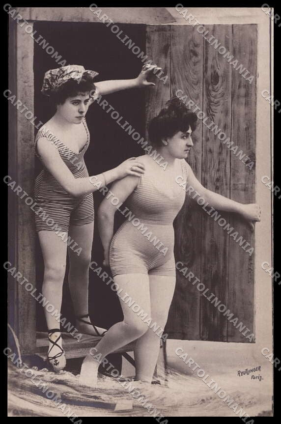 French Risque Woman Bathing Beauty Reutlinger Original RPPC postcard ZG5617 – fronte