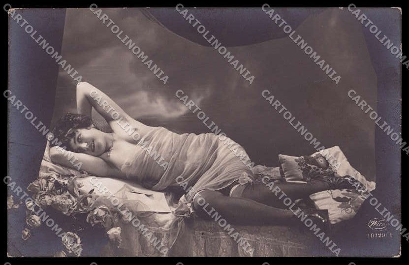 French Risque Nude Woman Stocking Original RPPC postcard ZG5670 – fronte