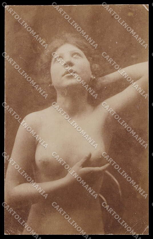 Italian Risque Nude Woman WRINKLES Original RPPC postcard ZG5690 – fronte