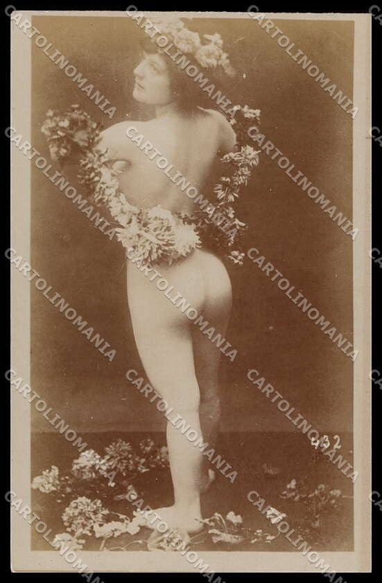 Italian Risque Nude Woman Original RPPC postcard ZG5692 – fronte