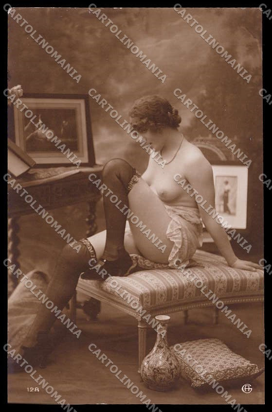 French Risque Nude Lady Stocking GA serie 128 RPPC postcard ZG5888 – fronte