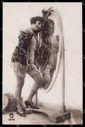 French Risque Lady Stocking Mirror PC Paris serie 1375 RPPC postcard ZG5912 – fronte