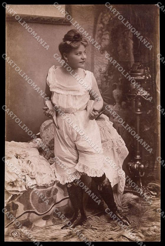 French Risque Lady Stocking NPG serie 414-5 Oranotypie RPPC postcard ZG5921 – fronte
