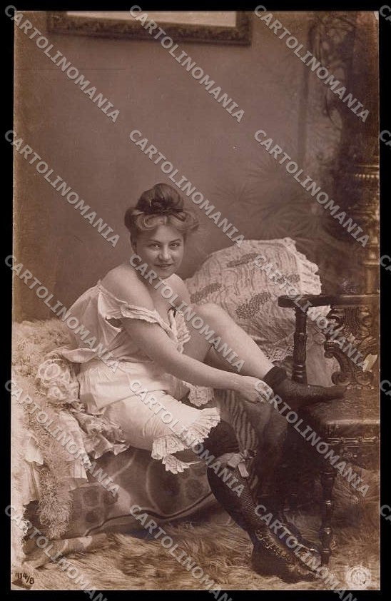 French Risque Lady Stocking NPG serie 414-8 Oranotypie RPPC postcard ZG5922 – fronte