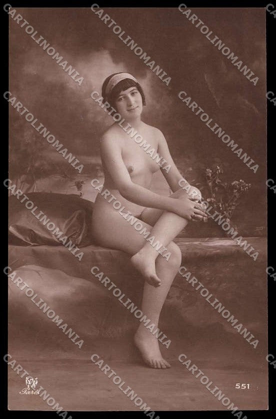 French Risque Nude Lady WA Paris serie 551 RPPC postcard ZG5934 – fronte