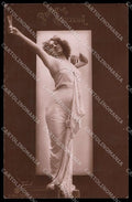 Augurale Risque Toasting Lady RPPC serie 812-7120 cartolina ZG7969 – fronte