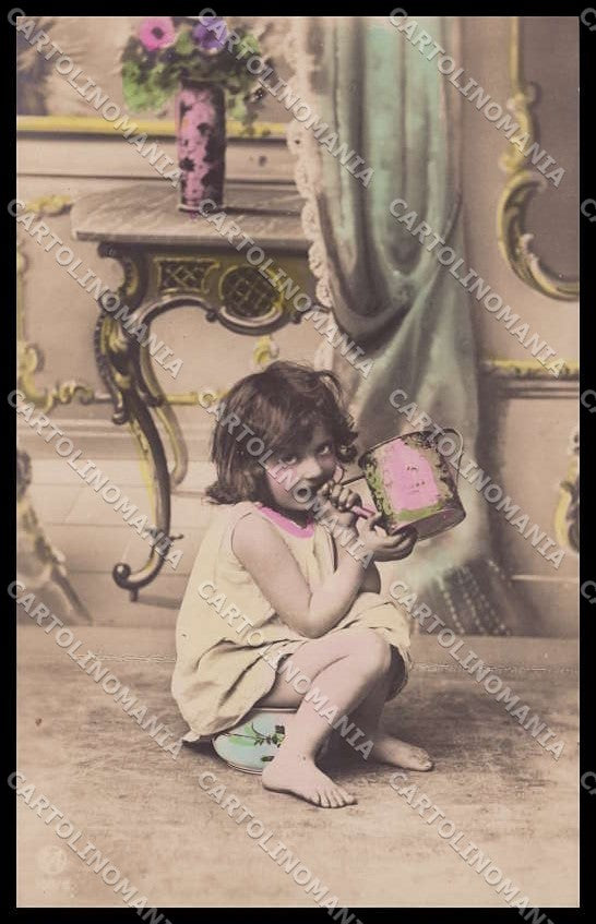 Illustratori Artist Signed Child Chamber Pot RPPC cartolina ZG9161 – fronte