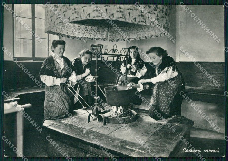 Udine Costumi Carnici PIEGA FORI Foto FG cartolina ZK3435 – fronte