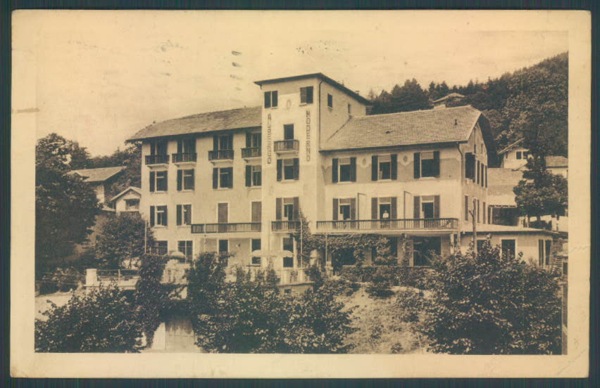 Verbania Premeno PIEGATA cartolina ZQ6582 – fronte